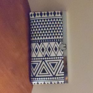 Fashion Wallet w/BLK + WHT Design (OSFA)